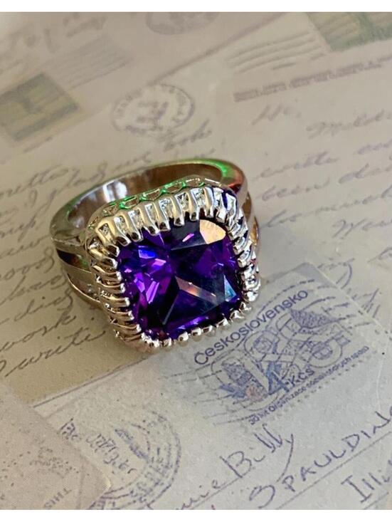 Jewelry - Vintage Purple Gem Statement Ring